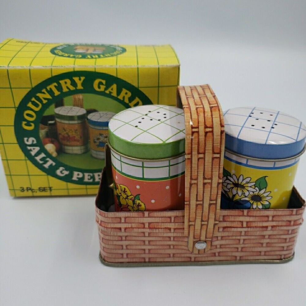 80s Country Cottage Flower Salt And Pepper Shaker Set Basket Holder Patio Dining